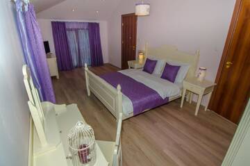 Фото номера Четырехместный номер с видом на горы Гостевой дом Guest House Villa Elma г. Nevsha 3